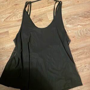 Lululemon/Strappy tank top/10/green/beautiful dark green w print in back